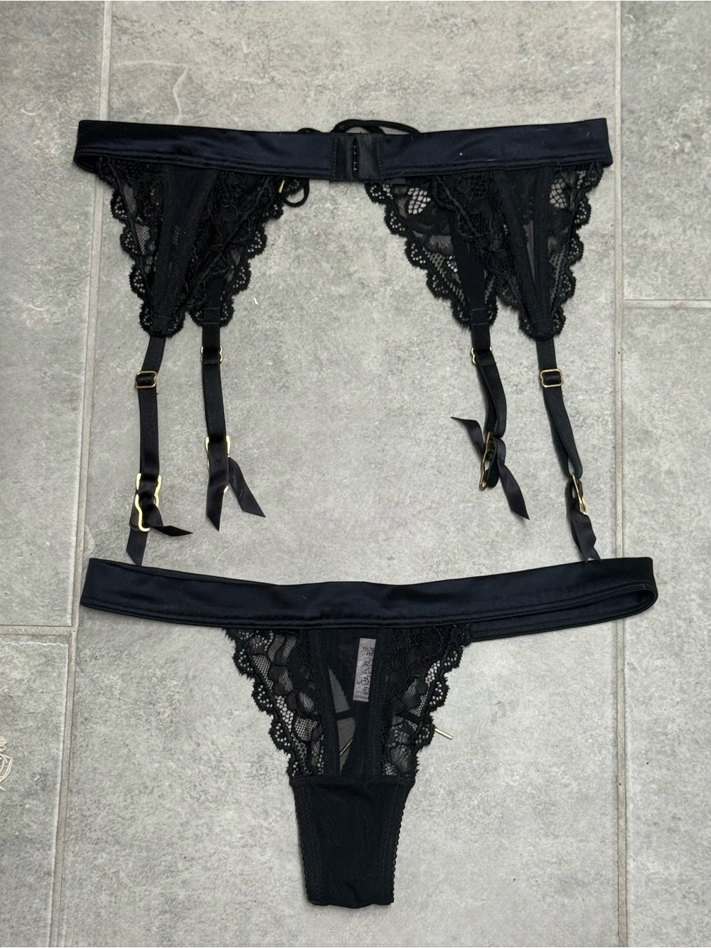 Y2K Vintage 08’ Victoria’s Secret Black Lace Garter Belt & Thong Set